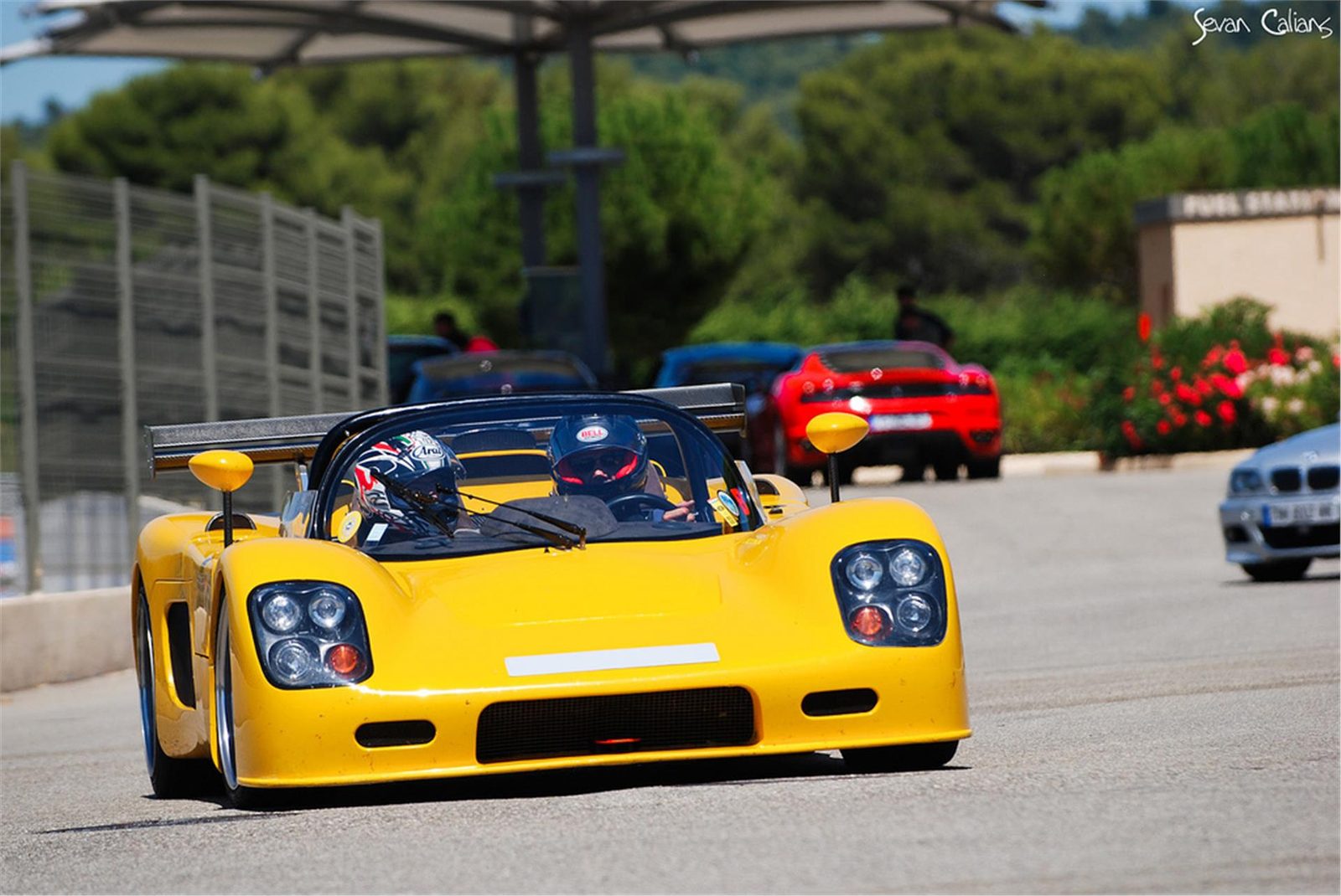 Yellow Ultima Can-Am photographed from the front